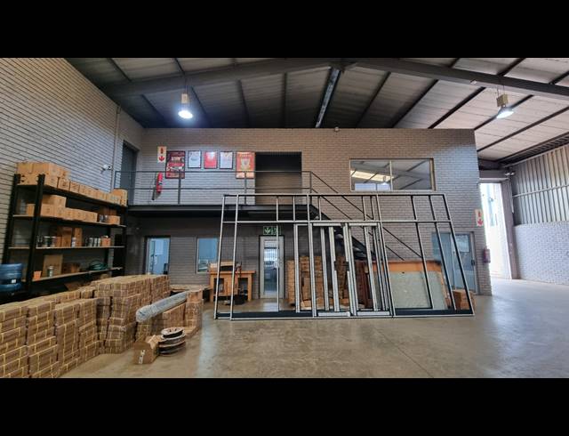 700M² WAREHOUSE FOR SALE IN JET PARK